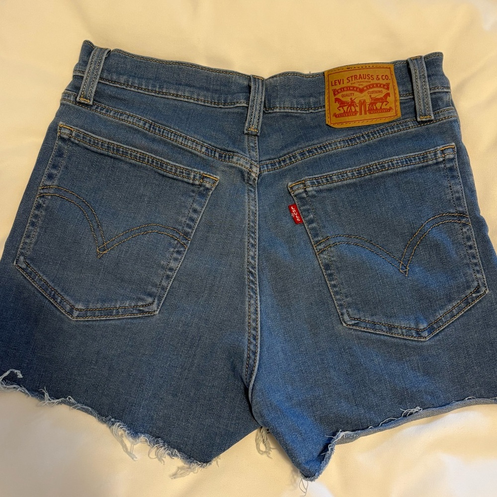 Levis High Rise Shorts size 29